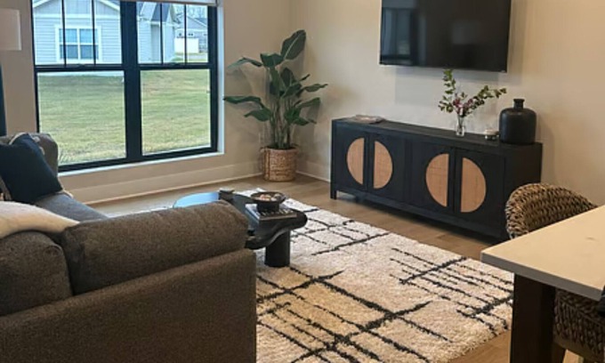 Ankeny Casa | Discover Modern Elegance - Luxurious, Newly-Constructed Townhouse in Ankeny