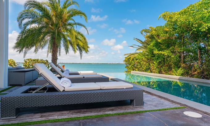 Venetian Islands Villa | Discover Paradise: Your Exclusive Miami Beach Waterfront Escape!