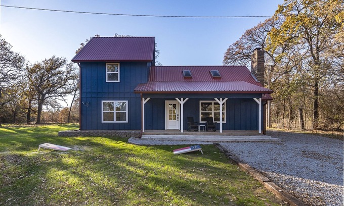 Marietta Cabina | Discover relaxation in Marietta's cozy 3-bedroom cabin near WinStar