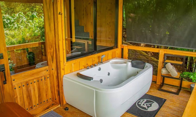 Barrio Pilo Cabina | Discover romantic cabin with jacuzzi near La Fortuna at only 25 min drive