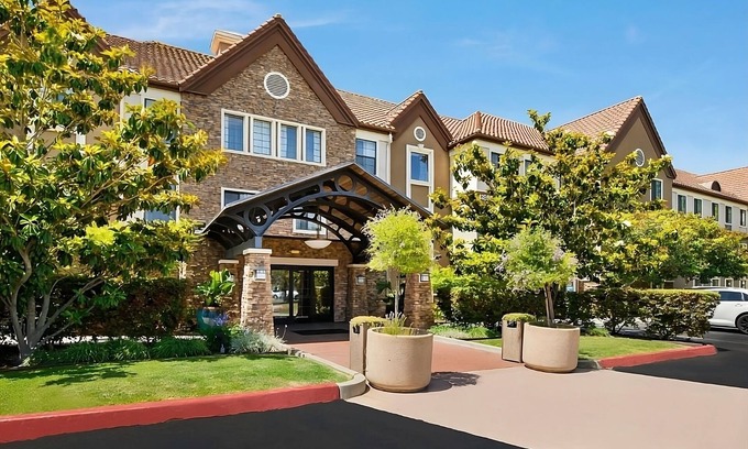 Carmel Mountain Ranch Hotel | Discover San Diego: Comfortable Suites w/ Pool, Breakfast & Pet-Friendly Stay!