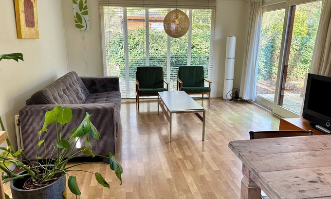 Municipality of Harderwijk Casa | Discover the retro lodge and enjoy this unique accommodation with its own style and layout, perfect for a party of up to 4 people.