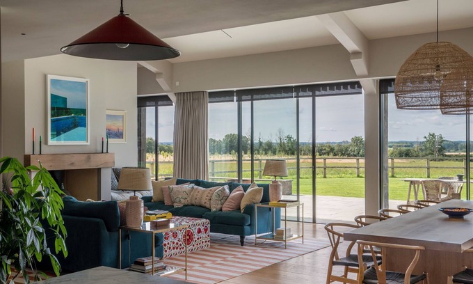 Malmesbury Casa | Discover the Enchantment of Gilboa House: Where Nature's Palette Meets Luxury in the Heart of Cotswo