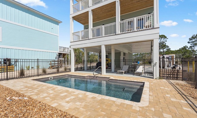 Indian Pass Casa | Discover the essence of beachside elegance at "Life is Shor"