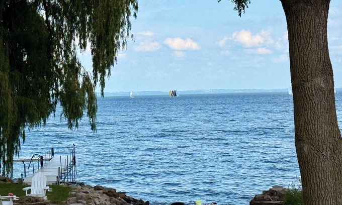 Oshkosh Casa | Discover the Perfect Lake House Getaway on Lake Winnebago in Oshkosh!