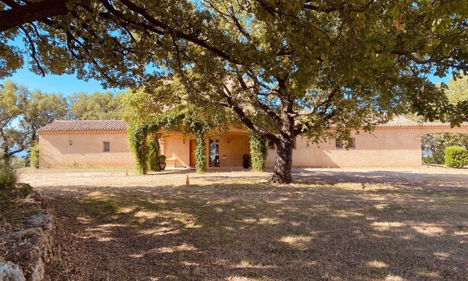 Regusse Casa | Discover the upper VAR with family or friends from a beautiful contryside villa.