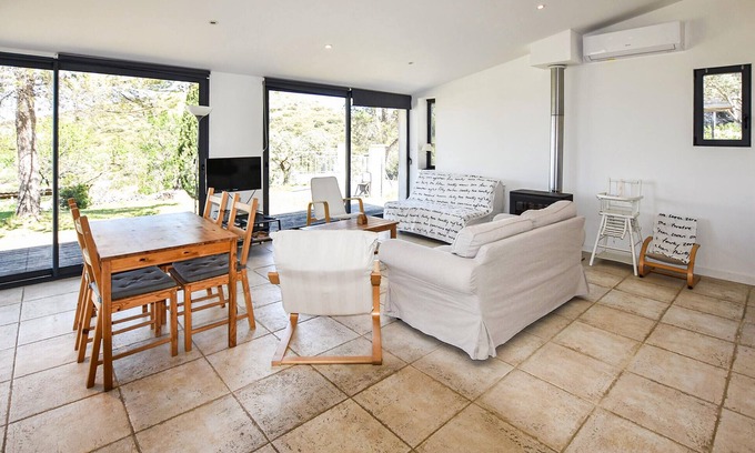 Methamis Casa | Discover this enchanting holiday home nestled in the picturesque landscape of Provence.