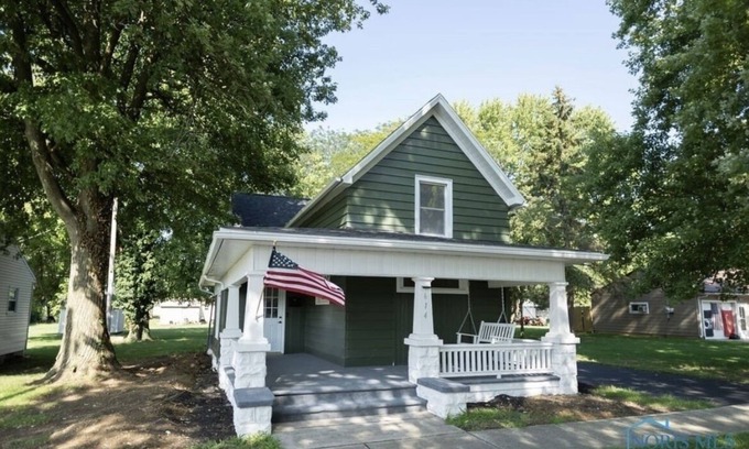 Findlay Casa | Discover University charm, just steps away