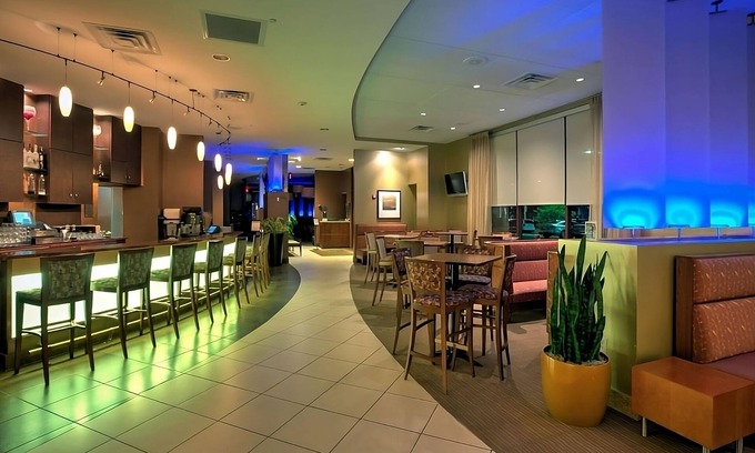 Wauwatosa Apartamento | Discover Wauwatosa's Charm! Indoor Swimming Pool, Pet-friendly Property!
