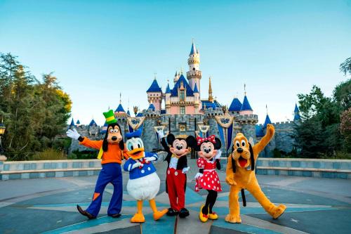 Garden Grove Casa | Disneyland & LittleSaigon
