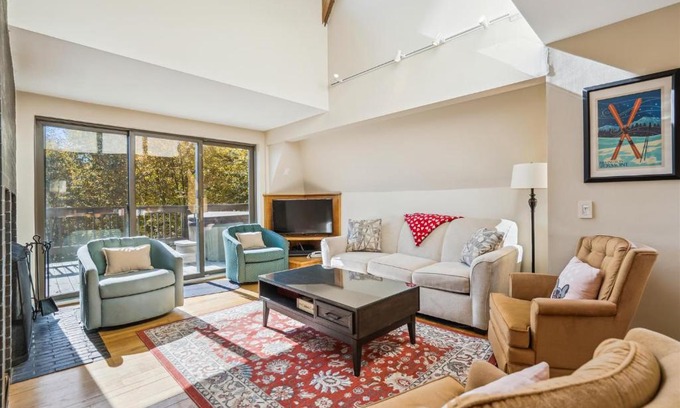 Killington Casa | Distinctive 4 bedroom townhouse, hot tub, minutes from the slopes Winterberry 1