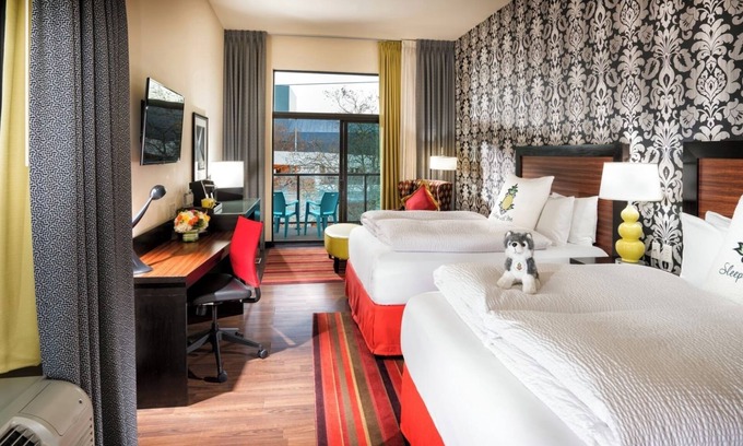 Lower Queen Anne Hotel | Diva Two Queen Junior Suite at Staypineapple, The Maxwell Hotel, Seattle Center