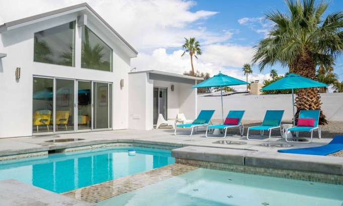 Racquet Club Estates Casa | Dive-In Palm Springs.