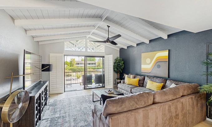 Baristo Condominio | Dive into Palm Springs fun with a stylish home base featuring poolside lounging.