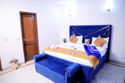 Saket Apartamento | Divine India Service Apartment 1bhk, D-198,UGF
