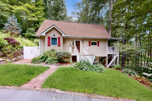 Cullowhee Casa | Dizzy Den
