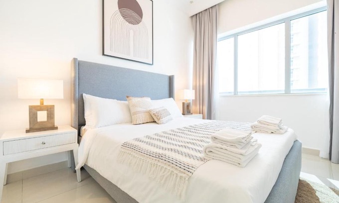 Downtown Dubai Casa | Dlx 21st Flr 3BR Pool Gym Near Mall by Belvilla