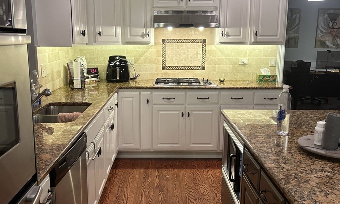 Fox Valley Casa | DNC Luxury corporate home. 30 from Chicago. Close by to highway or train.