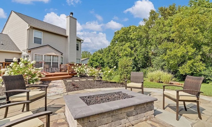 Westfield Casa | Dntwn Westfield - 10 mins to Grand Park -Sleeps 12 - Walk to restaurants!