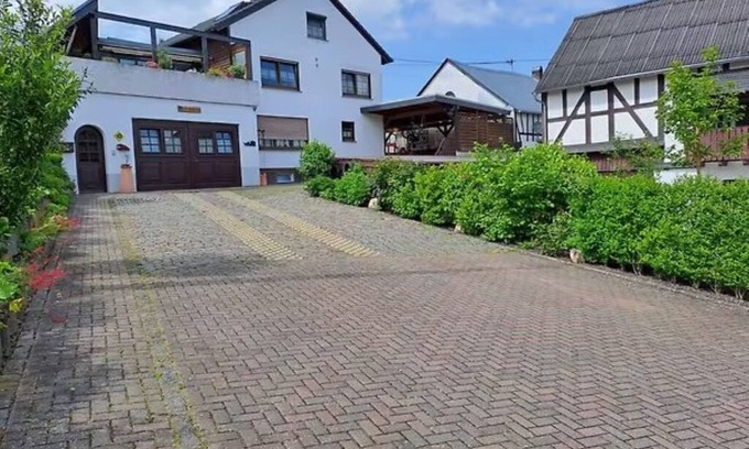 Lieg Apartamento | Do-Meyer-Fewo 2 - Barrier-free, pet-friendly apartment in Lieg
