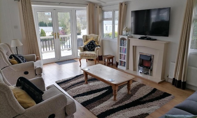 Hastings Cabina | Do you want Style and Comfort - Oak Lodge