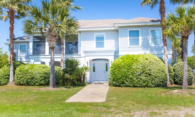 Sullivan's Island Casa | "Doc's Beach House" Just Across from the Ocean on Sullivan's! Great Ocean Views!