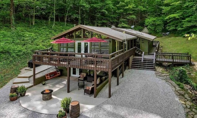 Flat Hollow Marina Casa | Doc's Lake Escape - Covered slip, Hot tub Fire Pit