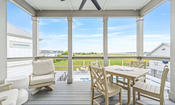 Georgetown Casa | Dock and Dwell at the Winyah Bay Club, Pool, Outdoor Lounge/Grill and Boat Slip included!