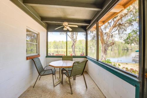 Chiefland Apartamento | Dock and Fire Pit Scenic Studio on Suwannee River!