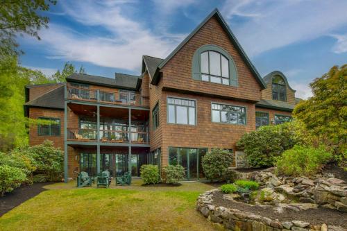 Alton Bay Casa | Dock and Theater Room Lakefront Alton Bay Retreat!
