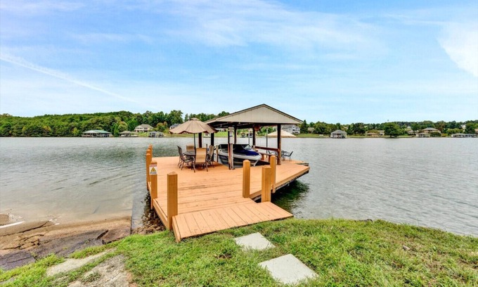 North Shore Casa | Dock Days- Deep water and fantastic wide water views. Volley Ball and horseshoe competitions await.