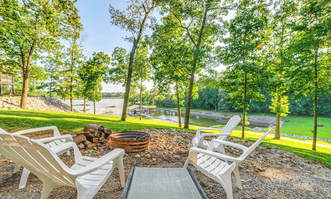 Gilbertsville Casa | Dock & Deck at Kentucky Lake Family Retreat!