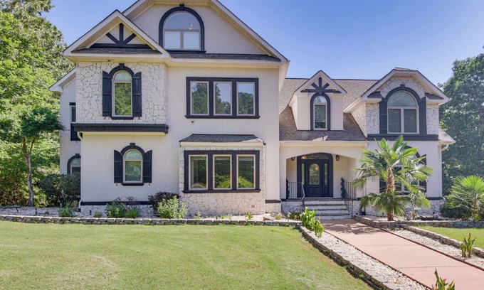 Rock Hill Casa | Dock & Home Theater: Pet-Friendly Lake Wylie Home