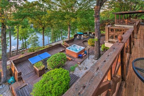 Mid America Casa | Dock, Hot Tub and Kayaks Luxe Hot Springs Lakehouse