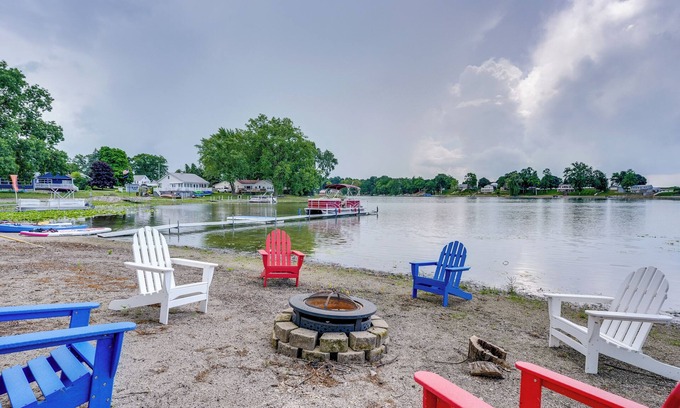 Bronson Casa | Dock & Kayak - Waterfront Retreat on Lake Gilead!