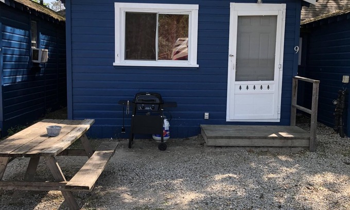 Wasaga Beach Cabaña | Dock Life Cottage 9 - Riverside, 2 Bedroom, Wasaga
