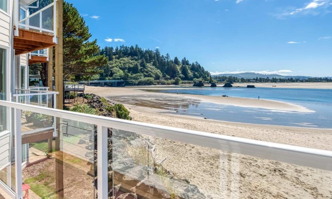 Lincoln City Casa | Dock of The Bay 203