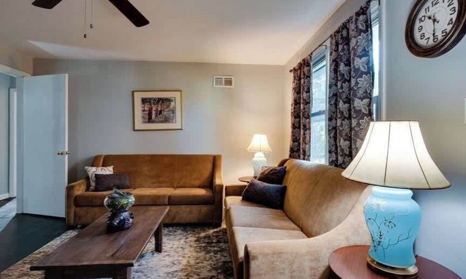 Savannah Casa | Dock&Volleyball! Near Downtown - Royal Aubergine