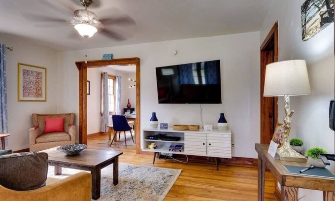 Savannah Casa | Dock & Volleyball! Near Downtown - Golden Getaway