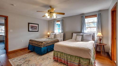 Savannah Casa | Dock&Volleyball! Near Downtown - Blue & Turquoise!