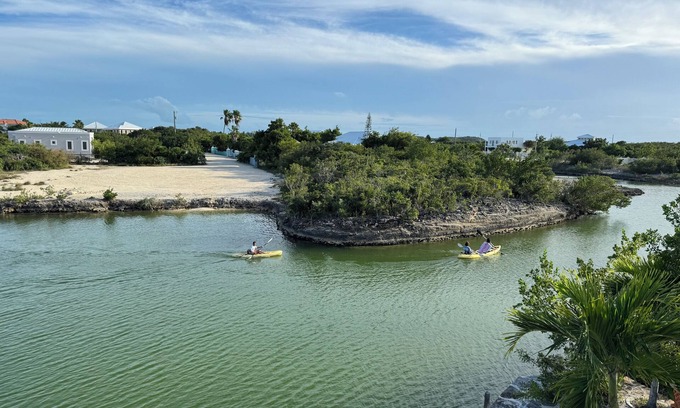 Discovery Bay Apartamento | Dockside 3-bedroom Suite in Providenciales