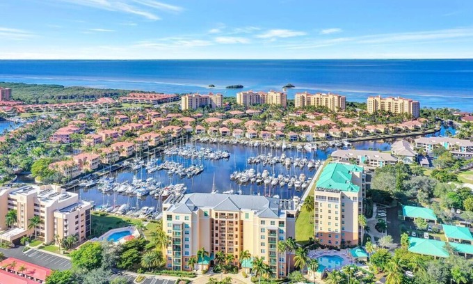 Burnt Store Marina Condominio | Dockside Delight - At Burnt Store Marina