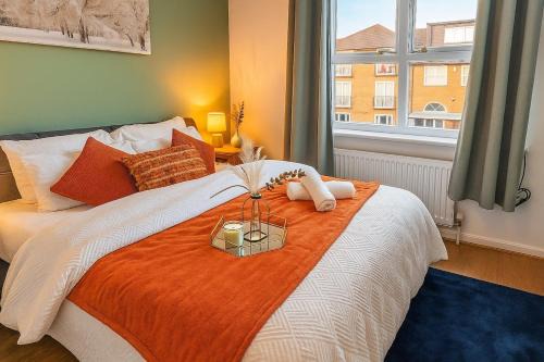 Canning Town North Casa | Dockside Home - 5 Comfy Beds-Perfect for Contractors and Families- Free Parking