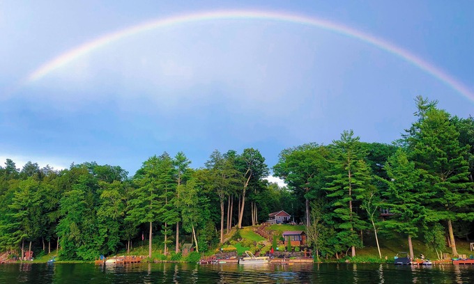 Fort Ann Casa | Dockside Manor, Lakefront Sleeps 21, jacuzzi, sala de juegos y bar, cerca de Lake George