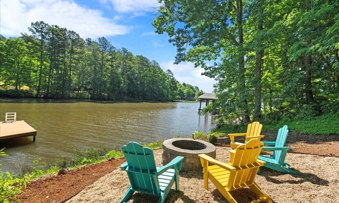 Bracey Casa | Docksology | Log Cabin Retreat | Sleeps 21