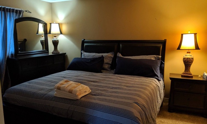 St. Catharines Casa | Doctor's Lounge - Una casa ejecutiva en Niagara