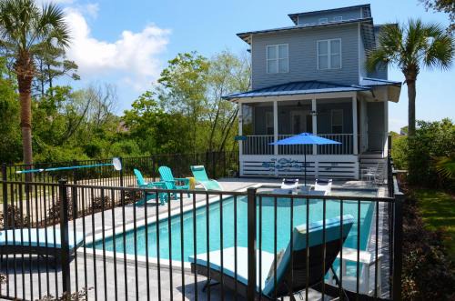 Crystal Beach Casa | Doctor's Orders 2 Short Walk to Private Deeded Beach Sleeps 14