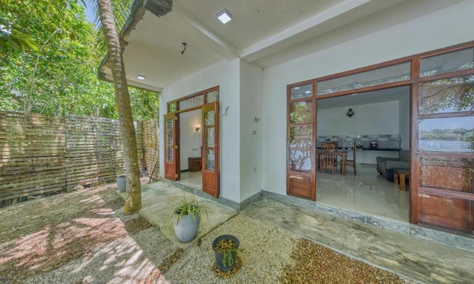 Hikkaduwa Villa | Dodanduwa River Face Villa