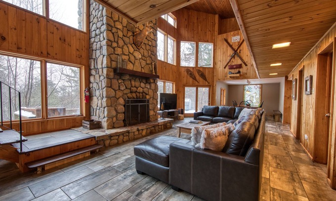 Jay Casa | Doe-A-Deer Chalet en Jay NY, perfecto para grupos grandes cerca de Whiteface Mountain