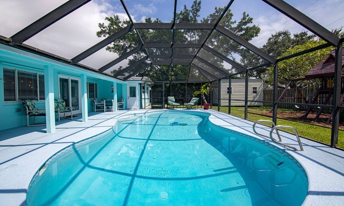 Indian Harbour Beach Casa | NEW POOL!BEACHSIDE, DOG FRIENDLY, NON -SMOKING, 4-BED-3-BATH HOME & SOLAR POOL